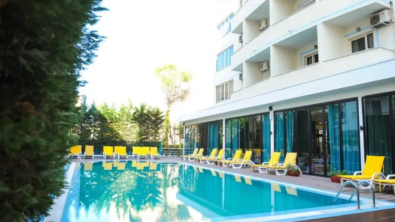 HOTEL LEONARDO