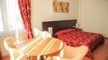 HOTEL LEONARDO