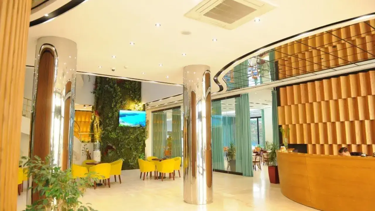 HOTEL LEONARDO