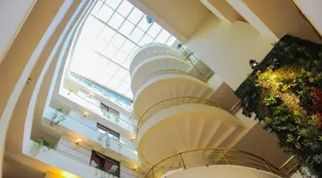 HOTEL LEONARDO