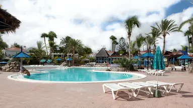Hotel LIVVO Dunagolf Suites