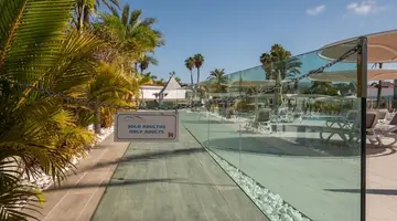 Hotel LIVVO Dunagolf Suites