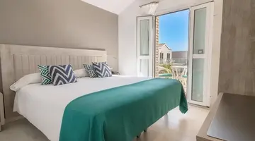 Hotel LIVVO Los Calderones
