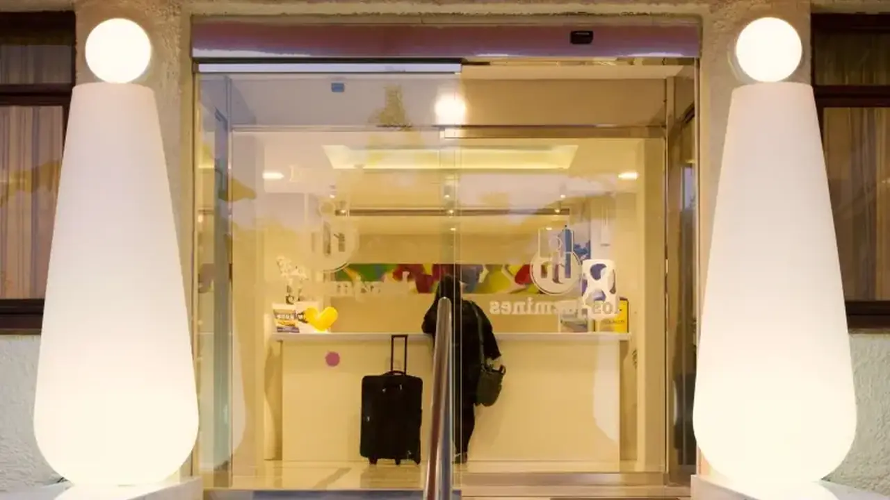 HOTEL LOS JAZMINES
