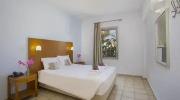 Hotel Louis Althea Beach