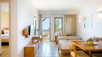 Hotel Louis Althea Beach
