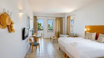 Hotel Louis Althea Beach