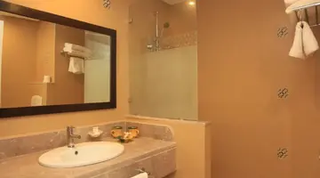 HOTEL MENARA