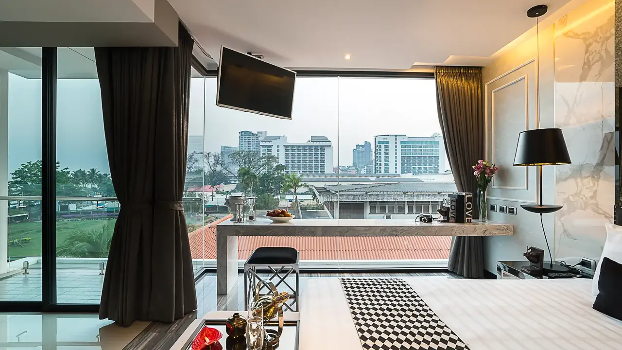 HOTEL MERA MARE