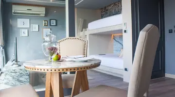 HOTEL MERA MARE