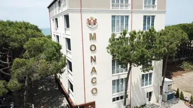 HOTEL MONACO & GARDEN