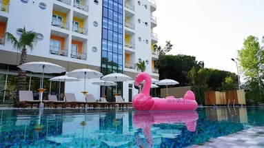 HOTEL MONACO & GARDEN