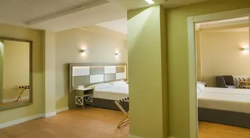 HOTEL MONARQUE TORREBLANCA