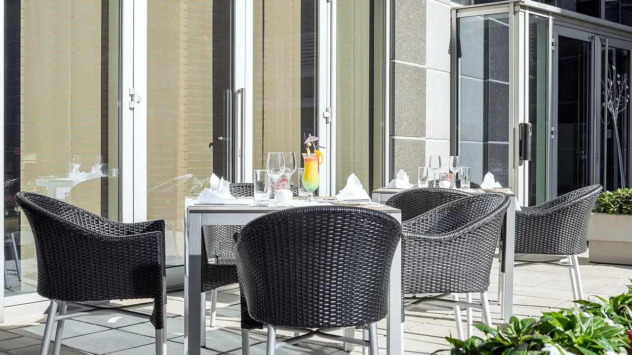 Hotel NH Danube City