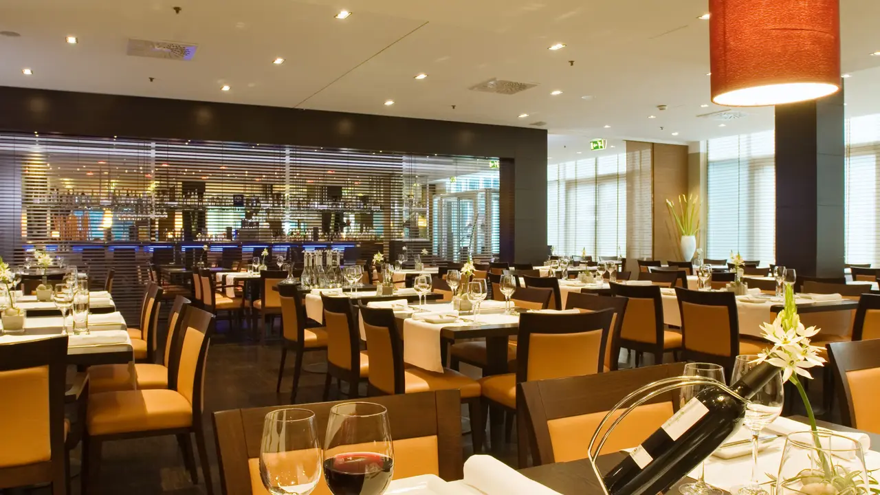 Hotel NH Danube City
