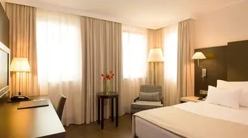 Hotel NH Danube City