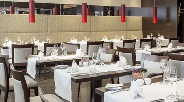 Hotel NH Danube City