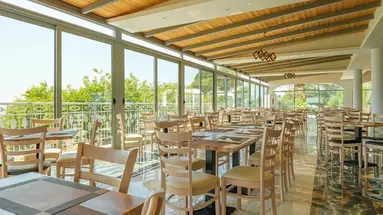 Hotel Ninos Grand Beach Resort