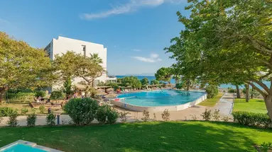 Hotel Ninos Grand Beach Resort