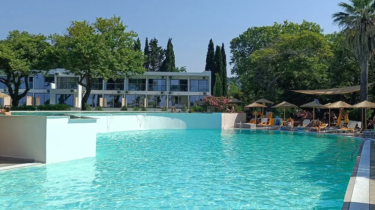 Hotel Ninos Grand Beach Resort
