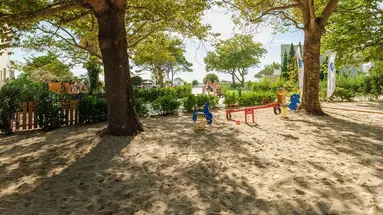 Hotel Ninos Grand Beach Resort