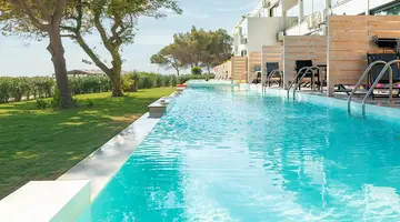 Hotel Ninos Grand Beach Resort