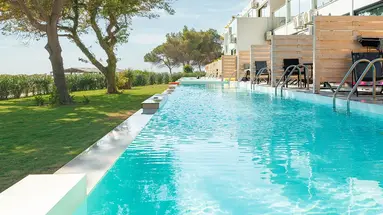 Hotel Ninos Grand Beach Resort