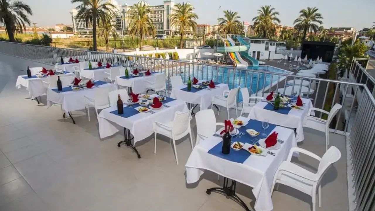 Hotel Palm World Side Resort and Spa