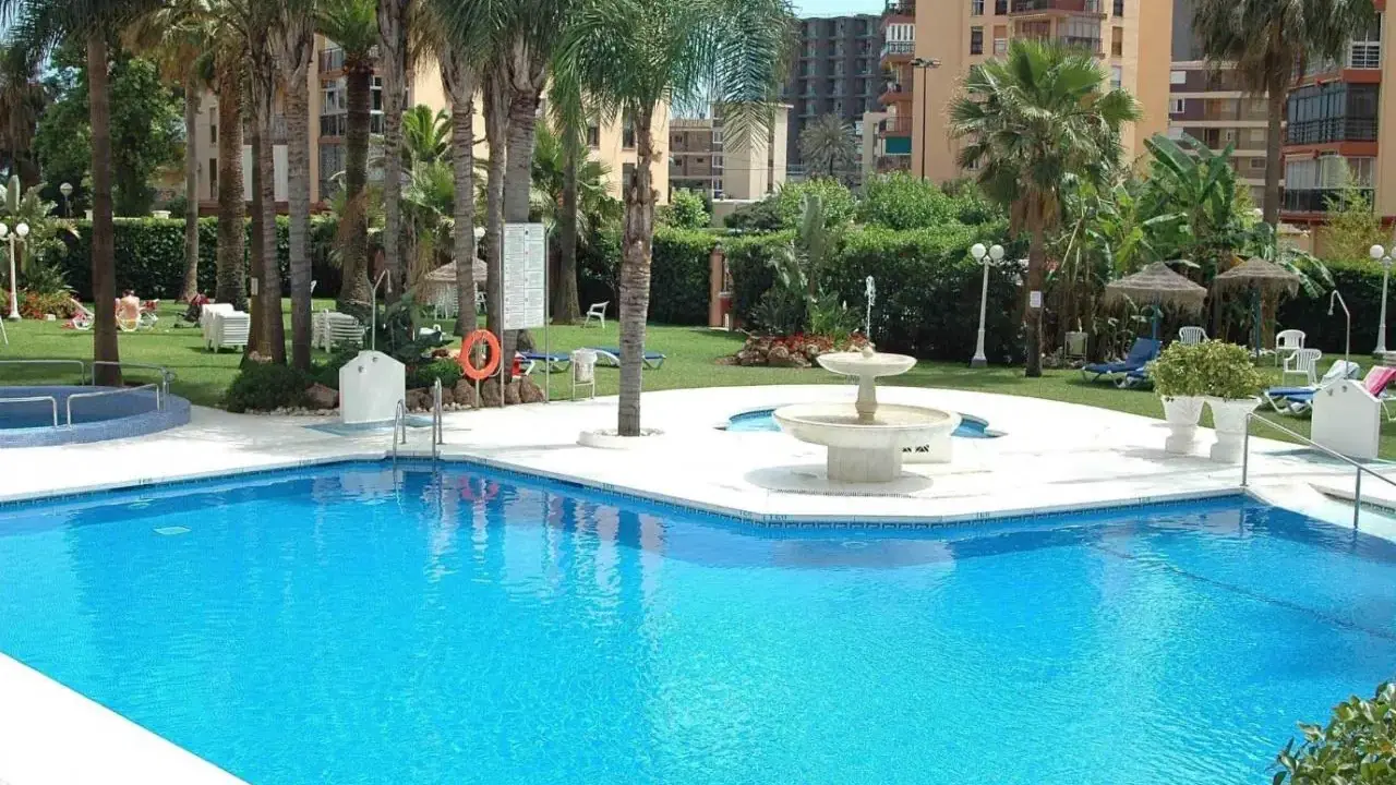 Hotel Parasol by Dorobe