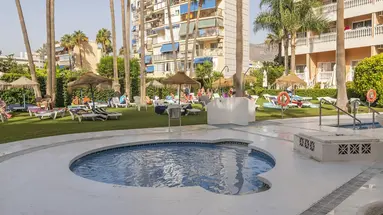 Hotel Parasol by Dorobe