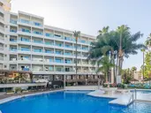 Hotel Parasol by Dorobe