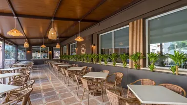 Hotel Parasol by Dorobe