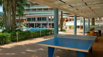 Hotel Parasol by Dorobe