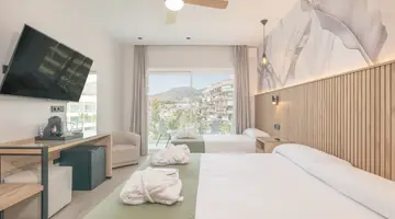 Hotel Parasol by Dorobe