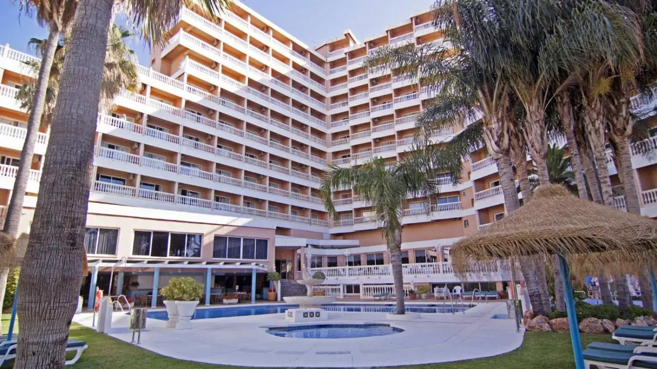 Hotel Parasol by Dorobe