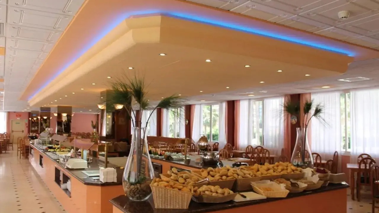 Hotel Parasol by Dorobe