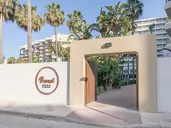 Hotel Parasol by Dorobe