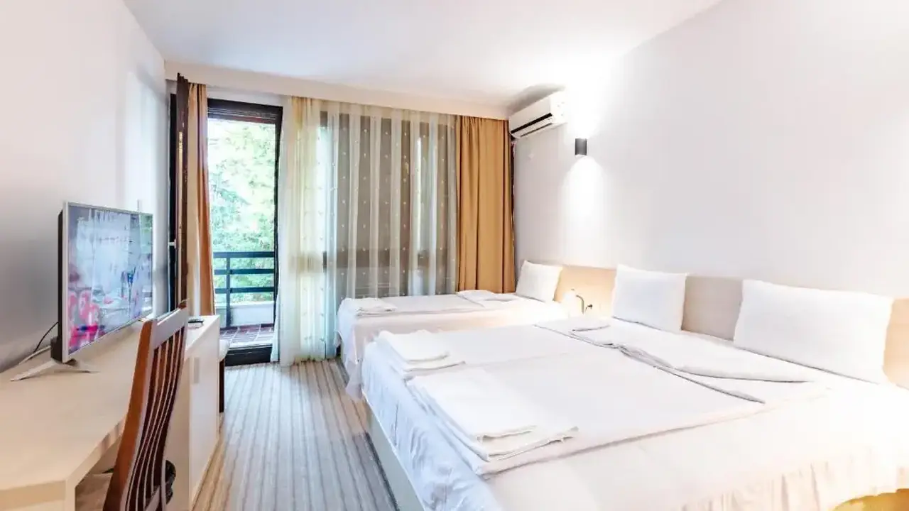 Hotel Pela