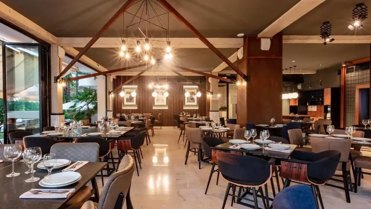 Hotel Pela