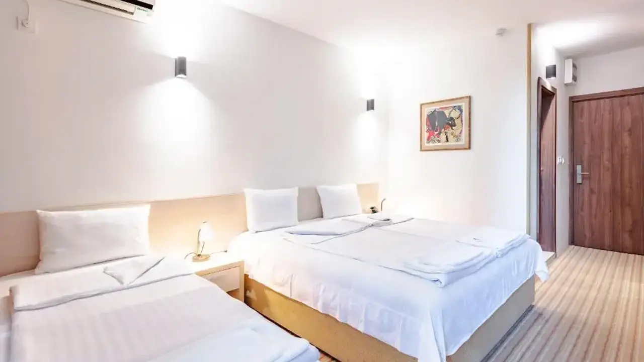Hotel Pela