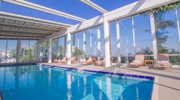 Hotel Peninsula Resort & Spa