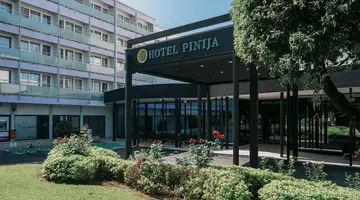 HOTEL PINIJA****