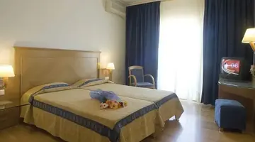 HOTEL PLAKA