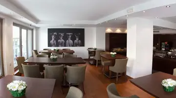 HOTEL PLAKA