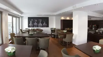 HOTEL PLAKA
