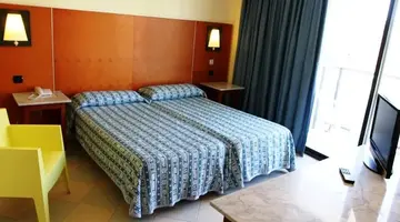 Hotel Port Fiesta Park