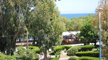 Hotel Pyrassos z noclegami tranzytowymi