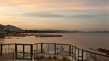 Hotel Ramada Attica Riviera