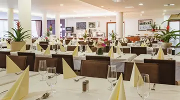 Hotel Ramada Hotels & Sui