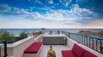 HOTEL RIVA BY AYCON